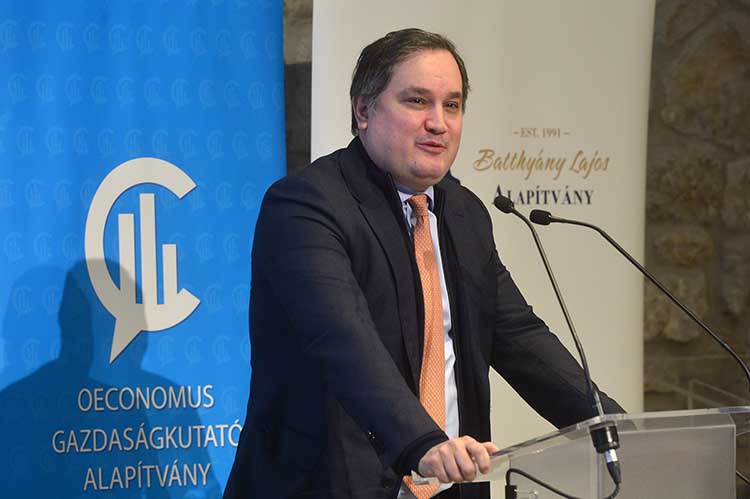 Nagy Márton gazdaságfejlesztési miniszter előadást tart az Oeconomus Gazdaságkutató Alapítvány konferenciáján 2022. december 15-én.