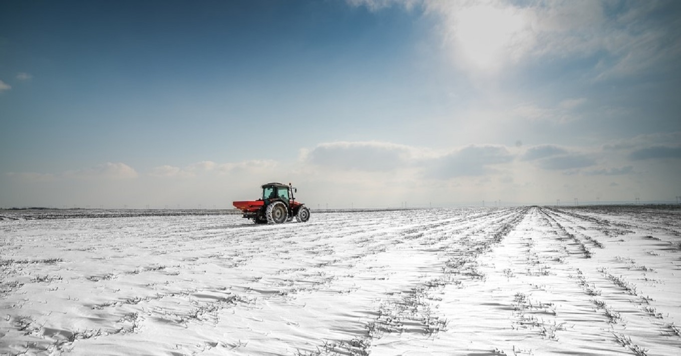 hó traktor szántóföld
