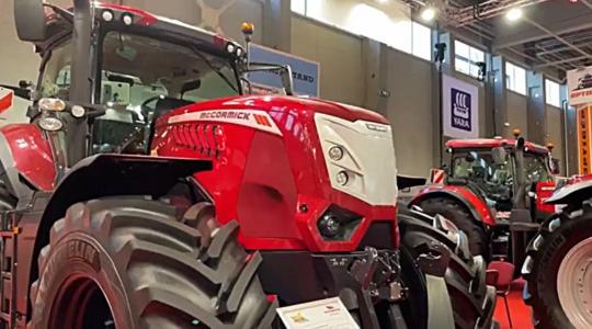 Testközelből láthatod az év univerzális traktorát! – VIDEÓ! 
