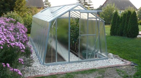 Te is szeretnél már egy ideje a kertedbe üvegházat vagy fóliasátrat?
