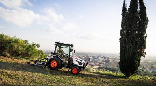 Új Bobcat kompakt traktorcsalád: minimális üzemanyag-fogyasztás, egyszerű karbantartás