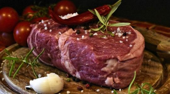 Nagy a baj! Az Egyesült Királyságban 25%-al kevesebb húst tudnak vásárolni a családok