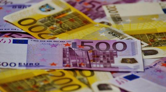 700 millió euró zárolt pénz érkezett az EU-tól