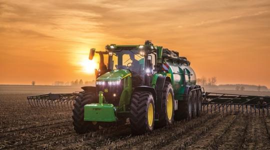 John Deere 7R traktorok – mezőgazdasági vállalkozása sokoldalú munkatársai