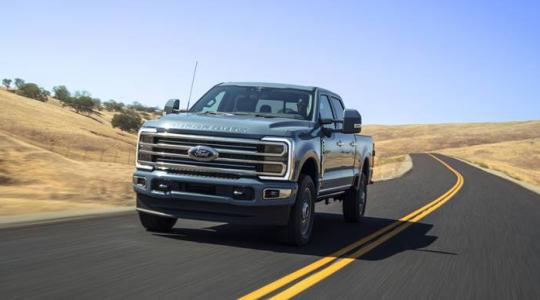 Ahogy szeretjük: Ford pick-up klasszikus külsővel és 5G-s belsővel