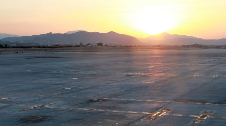 Ο Ουίλιαμς και η ομάδα του εξέτασαν ιστορικά δεδομένα από 10 αεροδρόμια στην Ελλάδα, όλα χαρακτηριζόμενα από υψηλές καλοκαιρινές θερμοκρασίες και μικρούς διαδρόμους προσγείωσης.