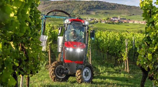 Ez hiányzott a szőlőművelésből! Antonio Carraro traktor ősbemutató!