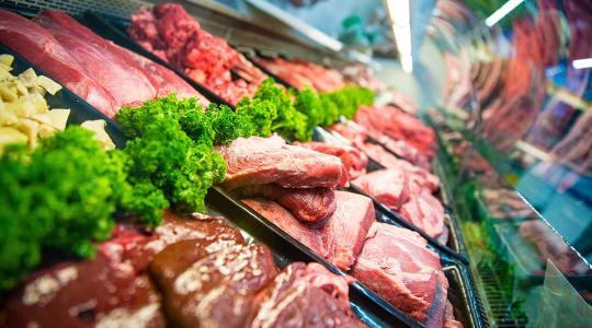 Élelmiszerbotrány az Egyesült Királyságban: romlott húsokat árultak
