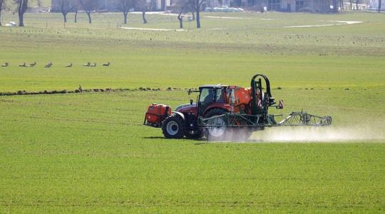 Feszült figyelemmel követik az európai gazdák: elbukhat az EU zöldstratégiája?