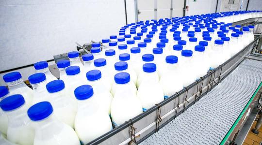Tejpiaci helyzetkép: a nyers tej átlagára 8 százalékkal csökkent egy hónap alatt