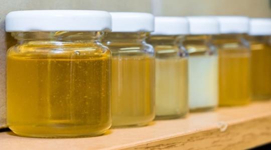 Húsz tagállam méhészei hiába sürgetik a mézjelölési rendelet megalkotását 