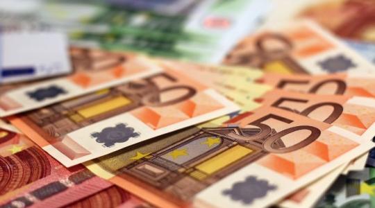 Jövőre jön az európai minimálbér, akár 741 euro is lehet