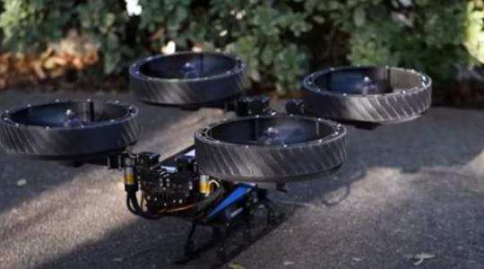 A robot, ami drónból autóvá tud alakulni – aztán ha kell, két lábra áll – VIDEÓ