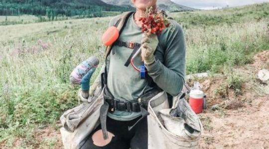 Napi 4500 csemetét ültetett el egy kanadai nő