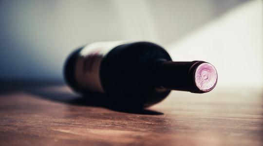 A csavaros tetejű bor rejtélye. Tényleg gyengébb a minősége?