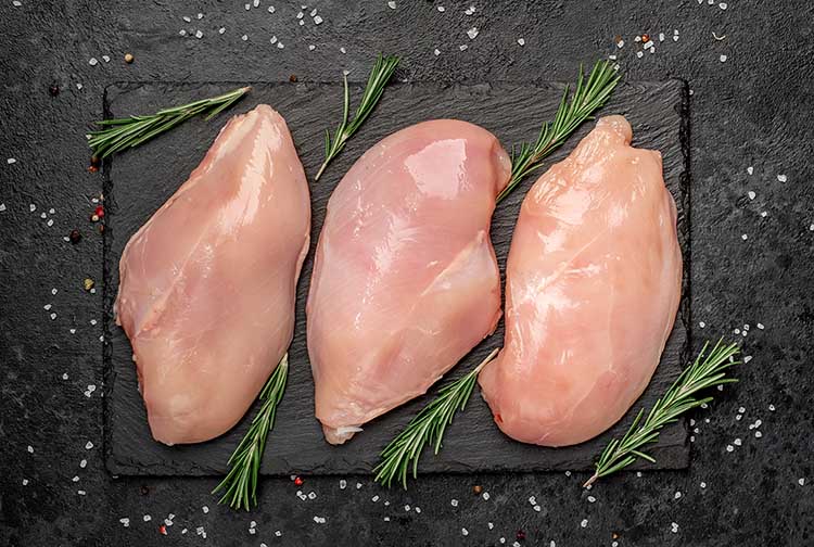  csirkemellfilé feldolgozói értékesítési ára 4,4 százalékkal alacsonyabb, mint egy éve