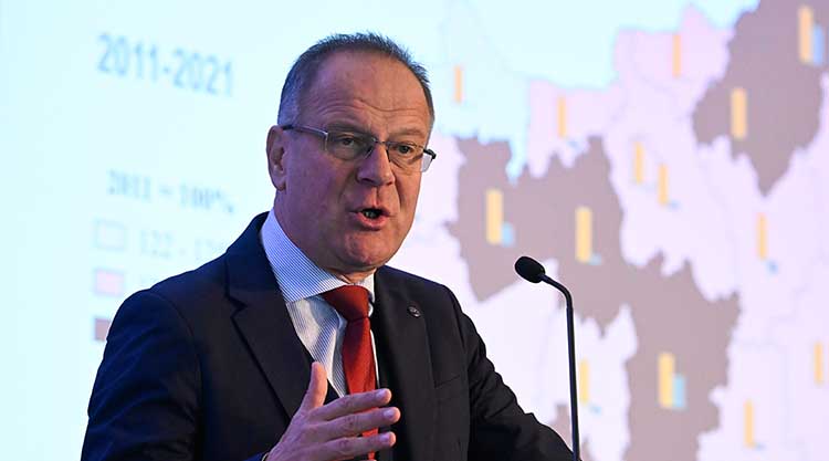 Navracsics Tibor területfejlesztési miniszter előadást tart 2023. október 17-én