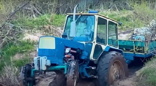  Ilyen traktorelakadásokat még biztosan nem láttál! Vagy mégis?