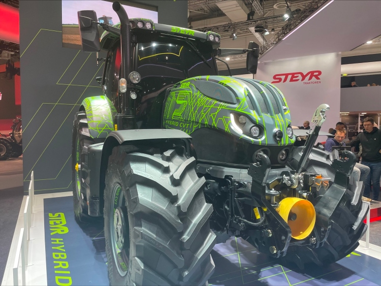 Steyr Hybrid CVT traktor
