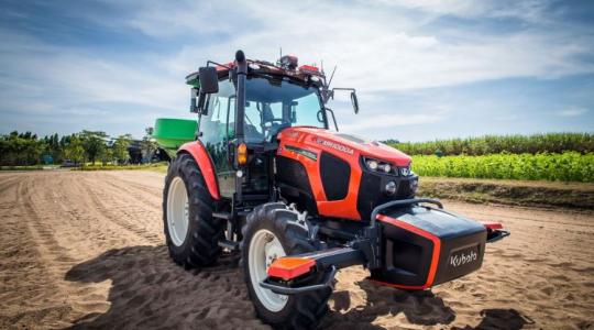 Itt a Kubota újdonsága: 100 lóerős autonóm traktor!