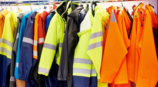 Milyen szempontokat érdemes figyelembe venni munkavédelmi ruházat vásárlásakor?