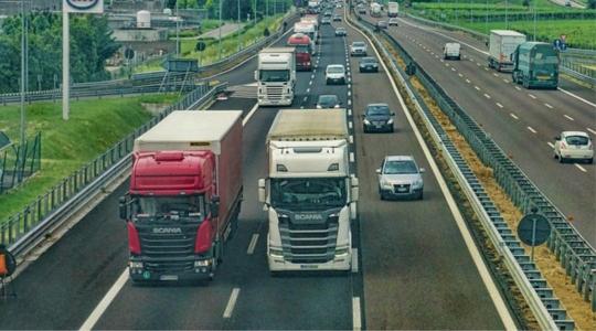 Tovább tart a szlovák fuvarozók kamionos blokádja az ukrán határnál