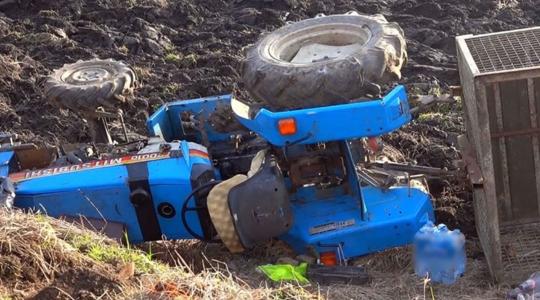 Szörnyű tragédia Békésben – a saját traktorja végzett az idős férfival