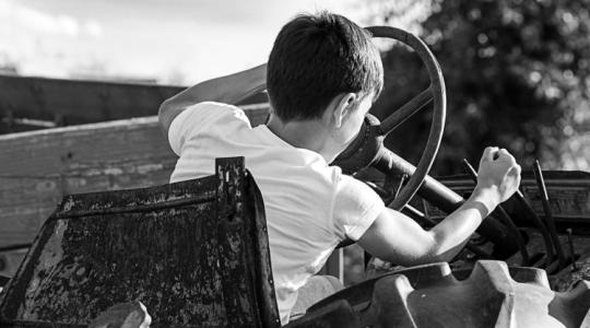 9 éves gyerek vezette a traktort Orosházán