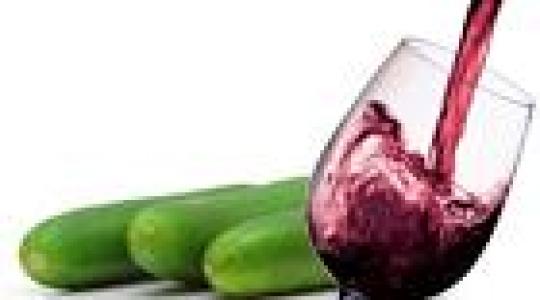 Vegyszeres uborkát és színezékes bort találtak