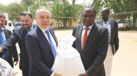 Hazánk Csád mezőgazdaságát is segíti – Nagy István vetőmagokat adott át a mezőgazdasági miniszternek