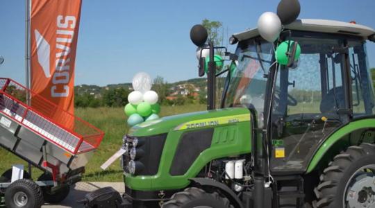 Bemutatkozott a Fotrak traktorcsalád és felvonult a zöldfelület-gondozás színe-java +VIDEÓ