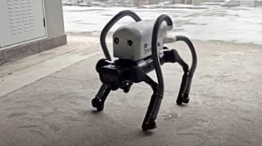 Ez a robotkutya összeszedi a szemetet +VIDEÓ