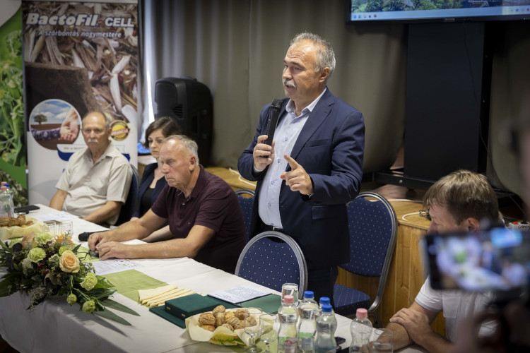 Nagy István agárminiszter a Szója Roadshow újmohácsi állomásán