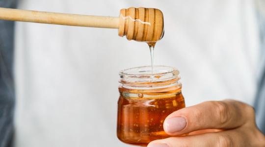 A vegán mézpótlók valóban kiszoríthatják a valódi mézet a piacokról?