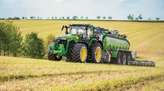 John Deere 8R/RT/RX új nyomatékváltó-opcióval: az egyedi EVT/eAutoPowr