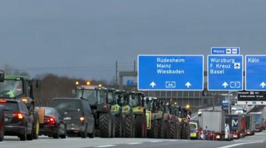 Hétfőtől még jobban bekeményítenek a tiltakozó német gazdák