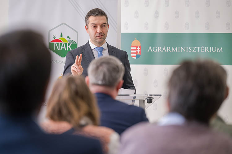 Feldman Zsolt,  mezőgazdaságért és vidékfejlesztésért felelős államtitkár