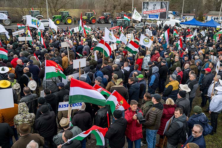 Tüntető magyar gazdák Záhonyban