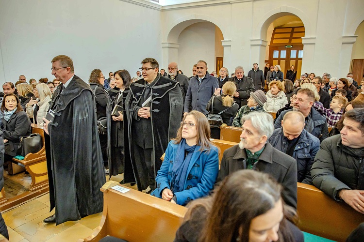 Nagy István agrárminiszter vasárnap, a Gyulán rendezett Hálaadó Napon.