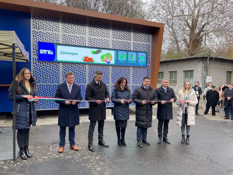 2024. december 5-én került sor egy automata raktár, -komissiózó és átadópont átadására a Magyar Agrár- és Élettudományi Egyetem (MATE) Budai Campusán