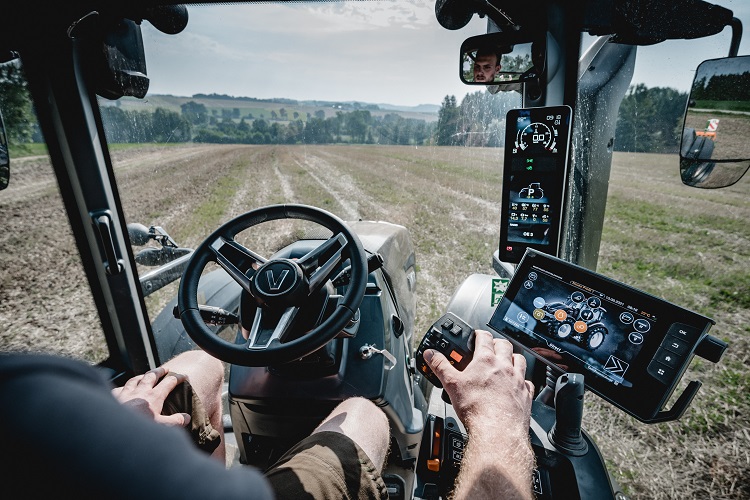 Valtra Smart Touch traktorban