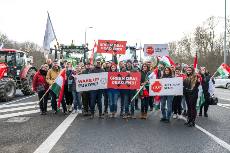Magyar gazdák a tüntetésen