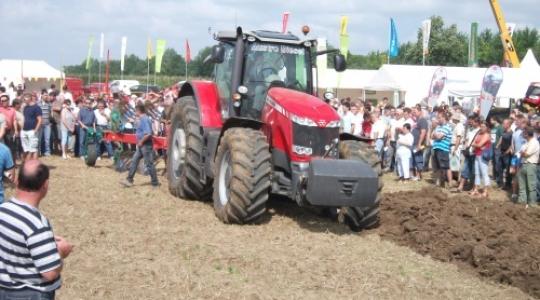 Massey Ferguson traktorok a „Nagy Talajművelő Show”-n - VIDEÓVAL