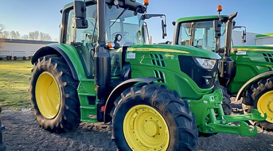 John Deere traktorok akcióban